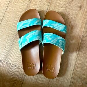 Reef Women’s size 10 blue slide on sandals, gently used
